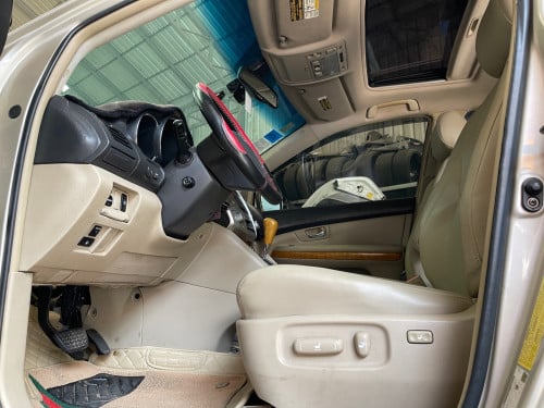 ទេីបយកមកមួយទៀត​ LEXUS RX400h ឆ្នាំ06​  ឈ្មោះ​ម្ចាស់​ដើម​  ពណ៌​ទឹកមាស​