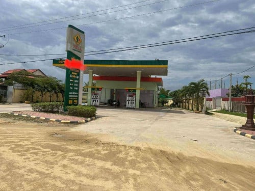 🛎️ ការ៉ាស់សាំងសម្រាប់លក់ – ក្រុងតាកែវ💰 តម្លៃ៖ 290,000$ (ចរចារ)