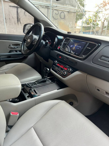 តម្លៃសាង​ 2015​ Kia Carnival 2.2 Turbo Diesel 11កៅអី​ ក្រដាស​ពន្ធ​
