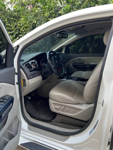 តម្លៃសាង​ 2015​ Kia Carnival 2.2 Turbo Diesel 11កៅអី​ ក្រដាស​ពន្ធ​