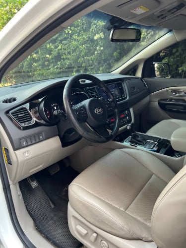 តម្លៃសាង​ 2015​ Kia Carnival 2.2 Turbo Diesel 11កៅអី​ ក្រដាស​ពន្ធ​