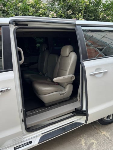 តម្លៃសាង​ 2015​ Kia Carnival 2.2 Turbo Diesel 11កៅអី​ ក្រដាស​ពន្ធ​