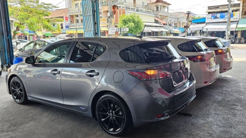 Ct200h 2012 full ឡានស្អាត