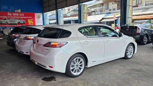 Ct200h 2012 full ឡានស្អាត