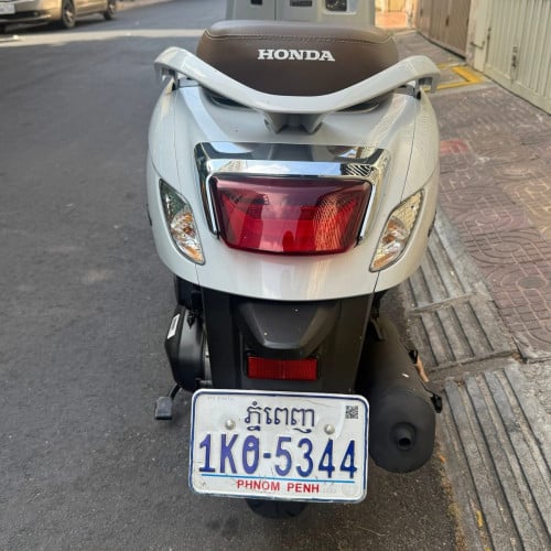 Honda Giorno+ឆ្នាំផលិត : 2024ពណ៍ : សុីម៉ង