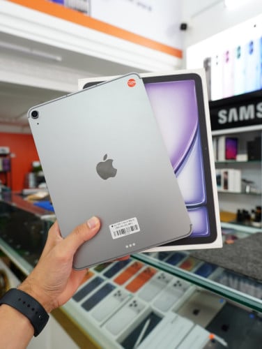 iPad Air M3 11inch 128GB 5G Black ⚫️ (Full Set )