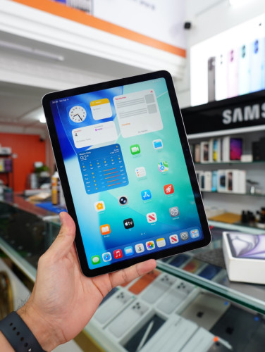 iPad Air M3 11inch 128GB 5G Black ⚫️ (Full Set )