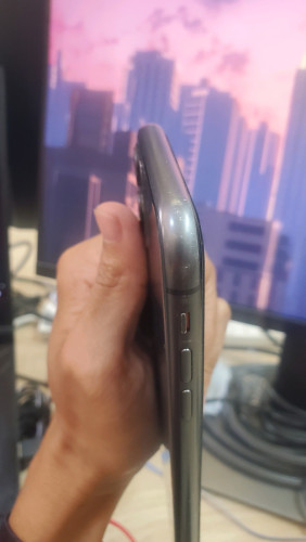 IPhone 11 64G 98% ស្អាត់ស្ទើតិចតួច