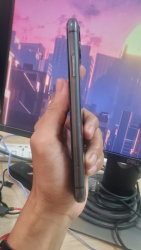 IPhone 11 64G 98% ស្អាត់ស្ទើតិចតួច