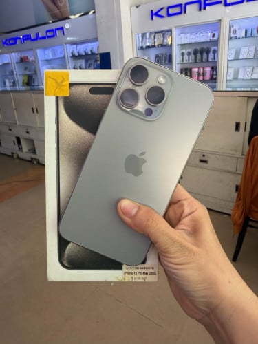 iPhone 15 Pro Max មួយទឹក