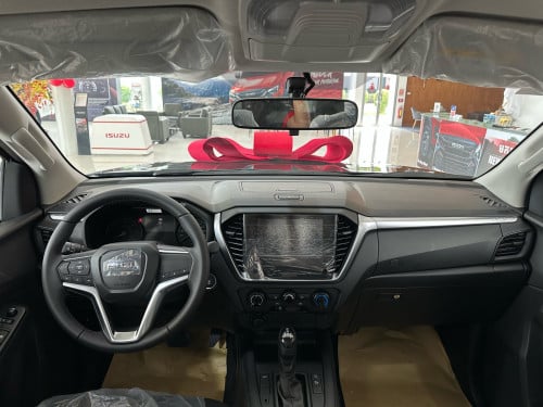 Isuzu D-Max Deluxe 2026 3.0L រថយន្តមានស្តុកស្រាប់