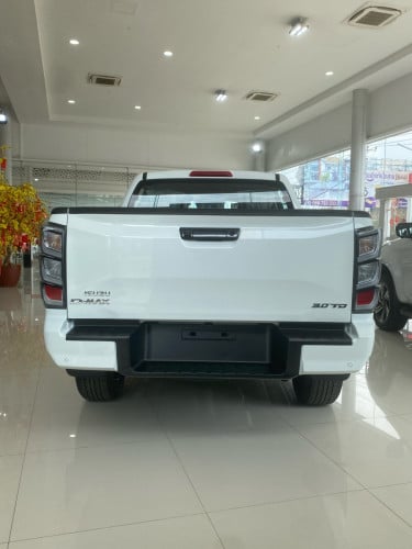 Isuzu D-Max Deluxe 2026 3.0L រថយន្តមានស្តុកស្រាប់