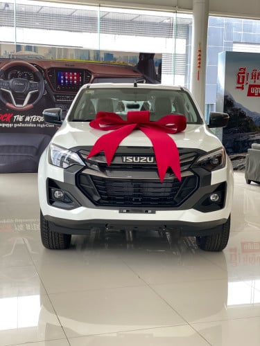 Isuzu D-Max Deluxe 2026 3.0L រថយន្តមានស្តុកស្រាប់