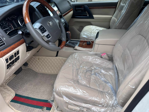 Land Cruiser GXR V6 Full Option ឆ្នាំ2013 ម្ចាស់ដើម សោ2គ្រាប់