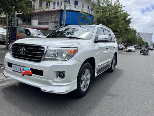 Land Cruiser GXR V6 Full Option ឆ្នាំ2013 ម្ចាស់ដើម សោ2គ្រាប់