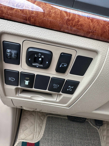 Land Cruiser GXR V6 Full Option ឆ្នាំ2013 ម្ចាស់ដើម សោ2គ្រាប់