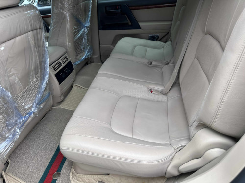 Land Cruiser GXR V6 Full Option ឆ្នាំ2013 ម្ចាស់ដើម សោ2គ្រាប់
