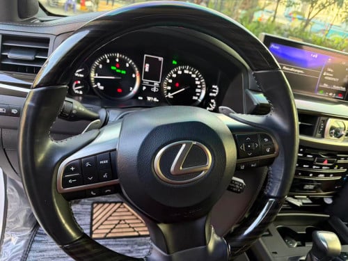Lexus LX570 kuro black edition 2019