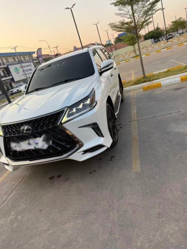 Lexus LX570 kuro black edition 2019
