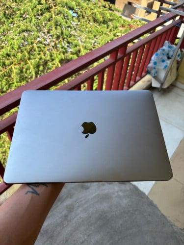 MacBook Pro 2019 i7 ram 16g 512g Toch bar