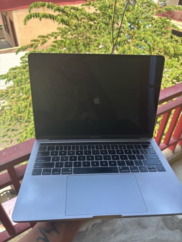 MacBook Pro 2019 i7 ram 16g 512g Toch bar