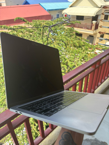 MacBook Pro 2019 i7 ram 16g 512g Toch bar