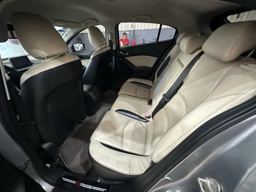 Mazda 3(015) full options ឡានជុះបង្រៀនរាល់ងៃ