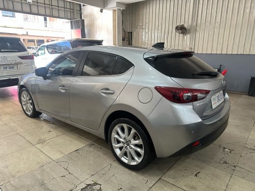 Mazda 3(015) full options ឡានជុះបង្រៀនរាល់ងៃ