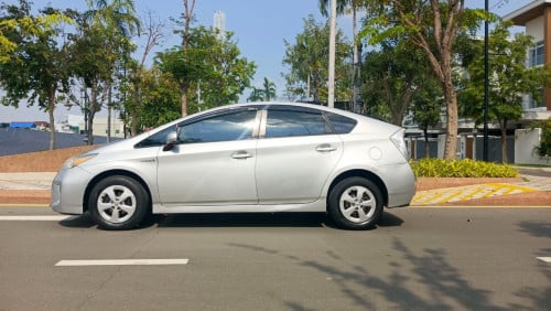 Prius 2010 upgraded full option 2012​ (ម្ចាស់ដើម ជិះផ្ទាល់)