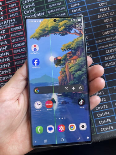 Samsung S22 Ultra មានឆ្នូតបៃតង 1 ខ្សែ