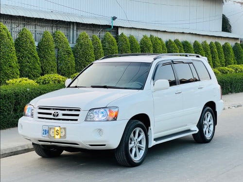 Toyota highlander year 2004 ម៉ាសុីន4 ប៉ុង1 កៅអី 3ជួ
