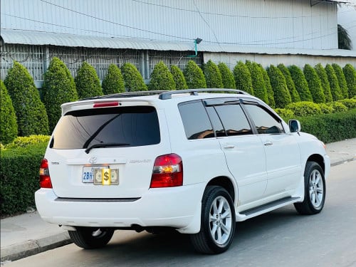 Toyota highlander year 2004 ម៉ាសុីន4 ប៉ុង1 កៅអី 3ជួ