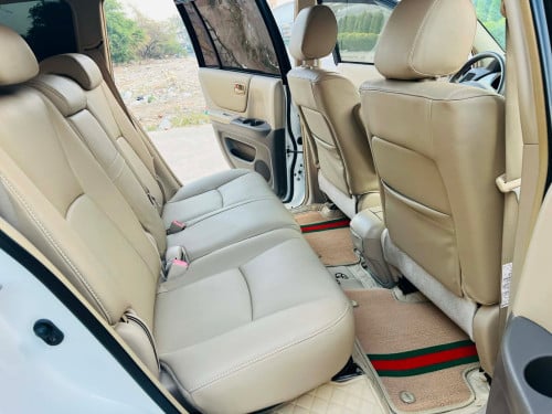 Toyota highlander year 2004 ម៉ាសុីន4 ប៉ុង1 កៅអី 3ជួ