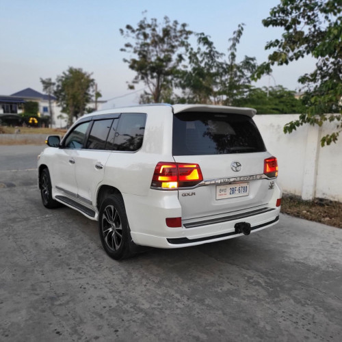 Toyota Land Cruiser ឡានស្អាតV6 អត់បេីកដំបូល