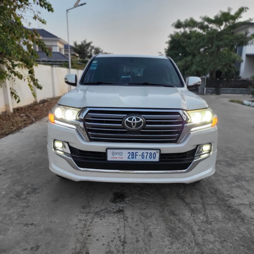 Toyota Land Cruiser ឡានស្អាតV6 អត់បេីកដំបូល