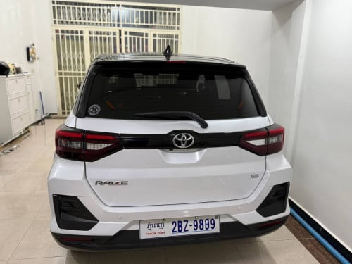 Toyota Raize 2023 ដំបូលខ្មៅ (ខ្លាញ់គោ)