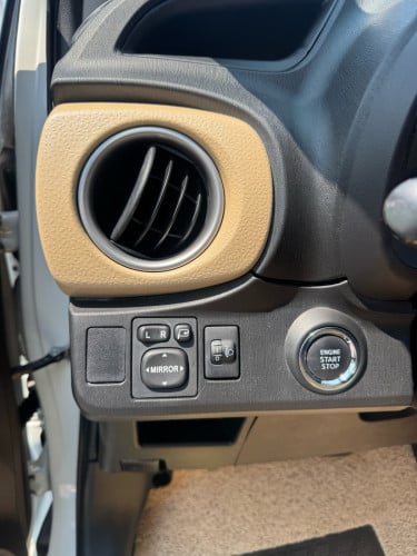 Toyota Vitz 2012 Smart key🗝