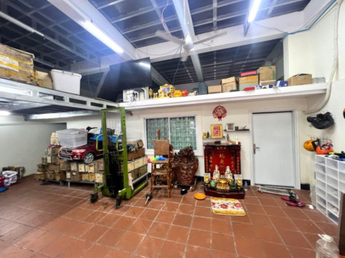 ឃ្លាំងសម្រាប់ដាក់ឥវ៉ាន់