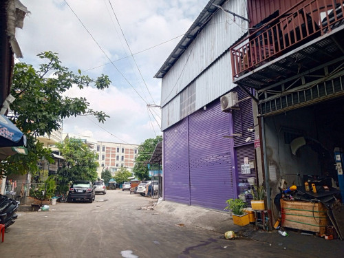 ឃ្លាំងសម្រាប់ដាក់ឥវ៉ាន់