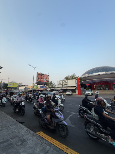 ផ្ទះអាជីវកម្មសម្រាប់លក់ - ទល់មុខផ្សារដើមគរ