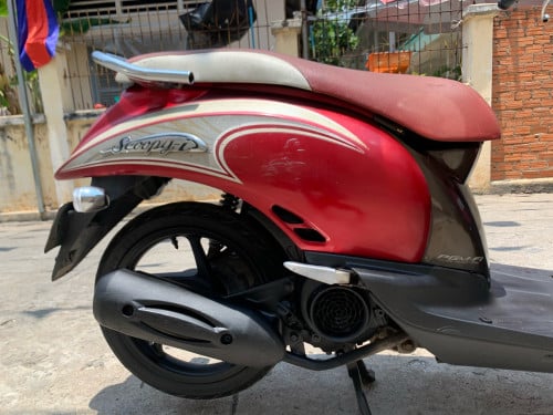 ម៉ូតូលក់​