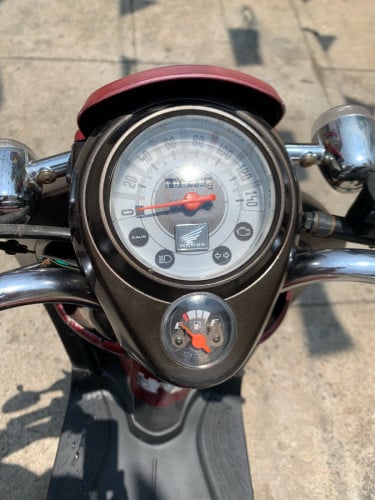 ម៉ូតូលក់​