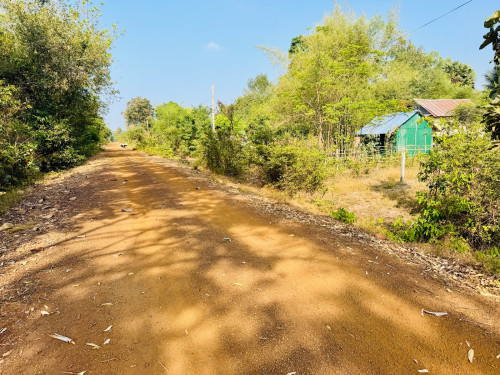 ដីលក់បន្ទាន់លើផ្លូវគ្រួសក្រហម