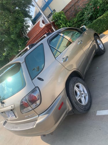 ឡានលក់ប្រញាប់លុយ 11000$