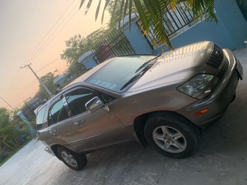 ឡានលក់ប្រញាប់លុយ 11000$