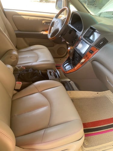 ឡានលក់ប្រញាប់លុយ 11000$