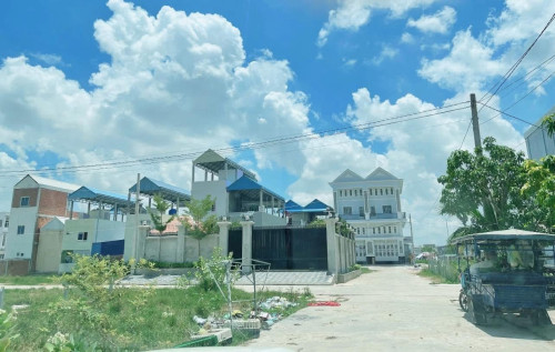 ដីជាប់ផ្លូវ​ 16m ផ្លូវរដ្ឋ​ ឈូកវ៉ា3