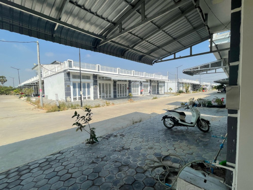 ផ្ទះល្វែងជួល​ មានសំភារះពេញ​ ចូលរស់នៅស្រួល​ ផ្លូវជាតិ3  ជិតផ្សារព្រៃទទ​ង