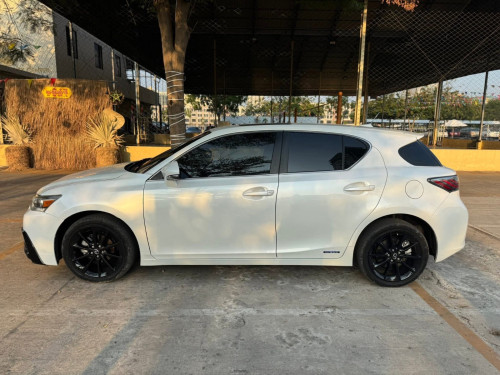 雷克萨斯-CT200H Full Option