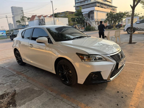 雷克萨斯-CT200H Full Option